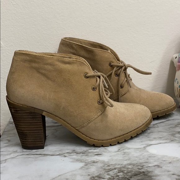 Restricted: booties - Picture 2 of 3